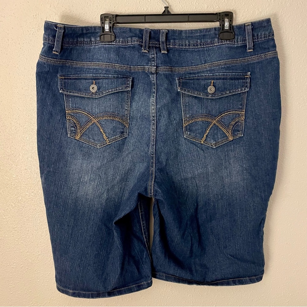 St. John’s Bay Woman sz 20w dark wash Bermuda shorts